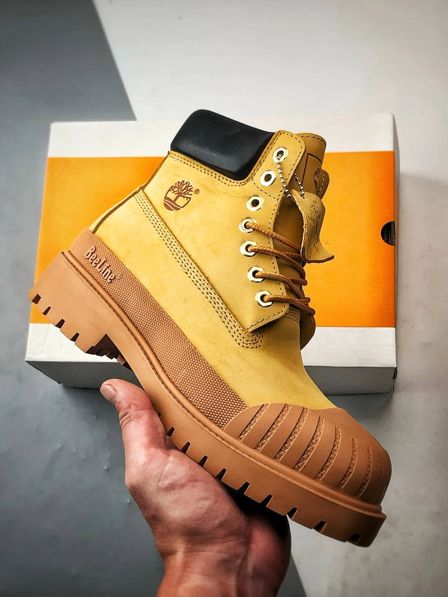 💰400 Timberland Timberland/Timberland Premium series simple and comfortable thick-soled Martin boots, frosted waterproof cowhide upper, Guangdong factory quality, trendy hot style, new process upgrade, original last type, export trade order, original box and original packaging, with anti-odor and anti-corrosion high elastic honeycomb latex insole to give you a perfect wearing experience. Item number: 52145 Size: 35 36 37 38 39 40 41 42 43 44 45 (standard code)
